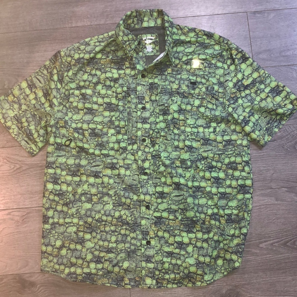 Reel Legends Men’s green/back Vented Fishing Shirt Size L